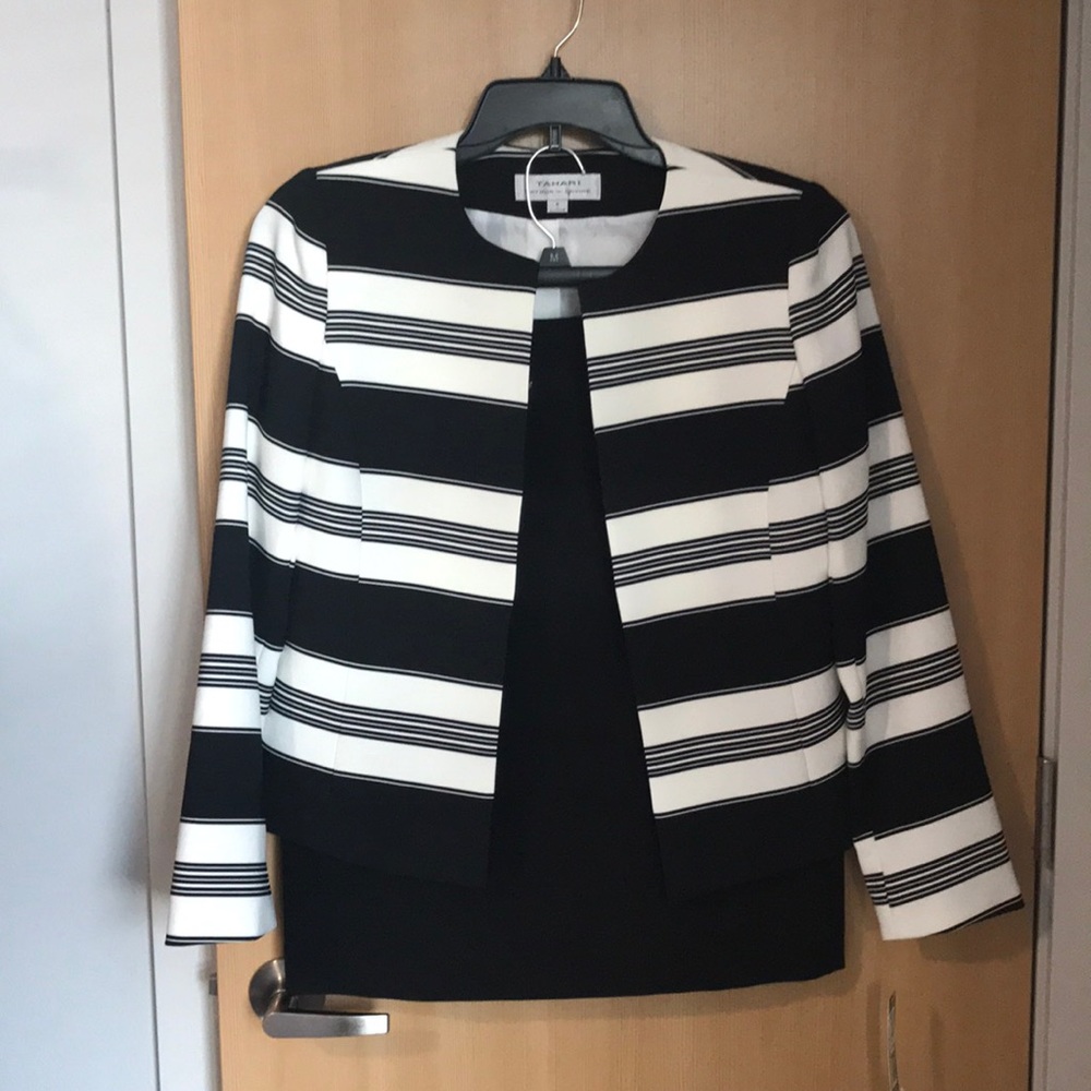 NWT Beautiful Tahari ladies suit